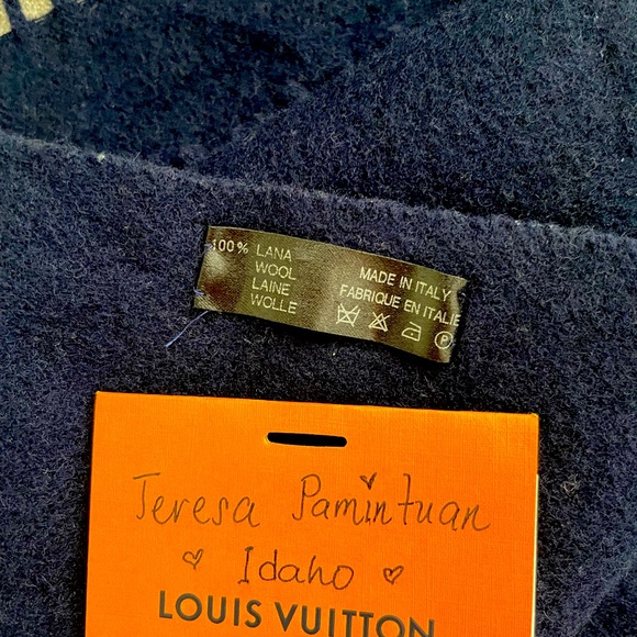 🔥❤️Authentic Fendi Scarf dark blue in great used condition  with tag attached - Picture 4 of 4